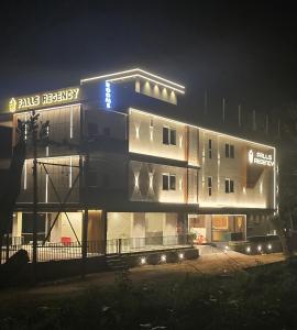 Falls Regency
