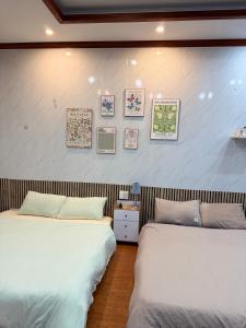 Cine Stu- big room with street view