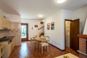 Terraced house on the lakeside of Gravedona - Larihome A04