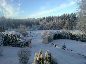 Maisons de vacances Spacieuse villa, vaste jardin avec piscine privee au calme de la campagne : photos des chambres