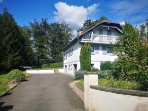 Maisons de vacances Spacieuse villa, vaste jardin avec piscine privee au calme de la campagne : photos des chambres