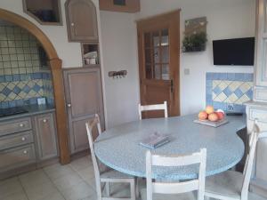 Maisons de vacances Spacieuse villa, vaste jardin avec piscine privee au calme de la campagne : photos des chambres