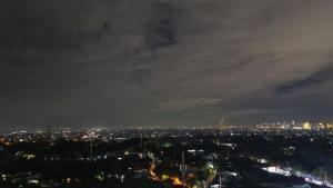 NEW! The Hive Residences - 1BR with Balcony & FREE Parking at Casa Arbo