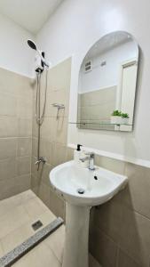 NEW! The Hive Residences - 1BR with Balcony & FREE Parking at Casa Arbo