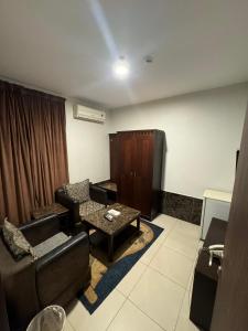 Al Thanaa Alraqi Furnished Apartments