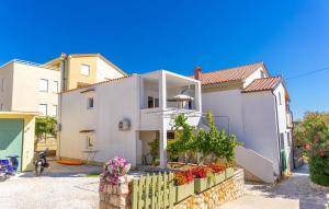 Awesome Apartment In Barbat Na Rabu
