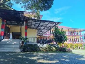 Bayak hotel bumdes Cipayung & resort - Megamendung