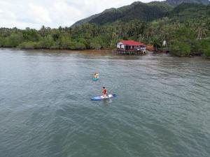 ชานไม้ ใน เล เกาะช้าง