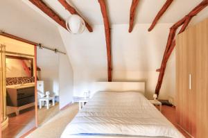 Maison en pierre avec piscine et terrasse pour 6