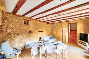 Maisons de vacances Maison en pierre avec piscine et terrasse pour 6 : photos des chambres