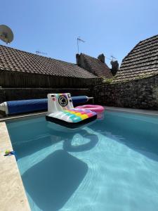 Maisons de vacances Maison en pierre avec piscine et terrasse pour 6 : photos des chambres