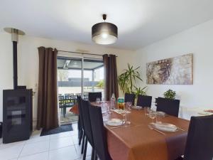 Maisons de vacances Maison avec jardin et jacuzzi pour 8 personnes : photos des chambres