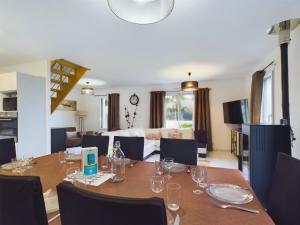 Maisons de vacances Maison avec jardin et jacuzzi pour 8 personnes : photos des chambres