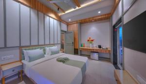 Vega Suites with Private Indoor Pool