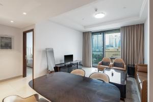 Downtown 1BR w Burj Khalifa View
