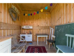 Family house with an ideal location, private terrace, garden and sauna