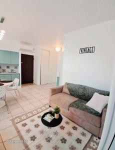 Emplacement idéal 450 métres du Palais croisette plage