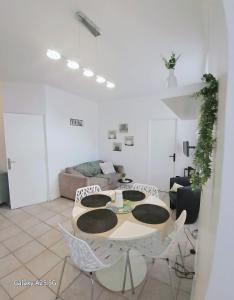 Emplacement idéal 450 métres du Palais croisette plage