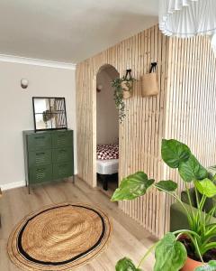 Luxury coastal retreat - On-site parking - sleeps 4