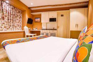 FabHotel Mumbai Corporate Rooms JB Nagar - Nr Airport