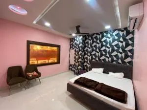 Grand Stay near Arail Ghat Sangam - Chaukhandi