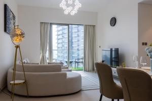 Luxury 2BR Apt with Burj Khalifa views & Fountain views
