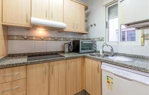 3 Bedroom Cozy Apartment In Torrevieja