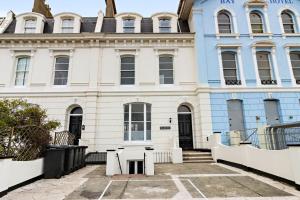 Sea Breeze, Luxury Views Seafront Stylish Home