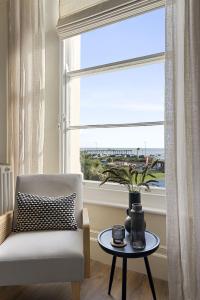 Sea Breeze, Luxury Views Seafront Stylish Home