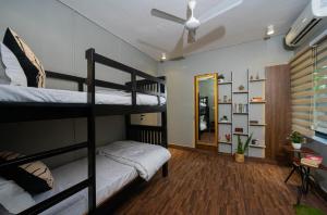 3BHK Spacious Stay-Bunk & King Beds-Hauz Khas