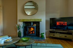 Charming Home for 10 - Perfect for Work & Leisure Stays