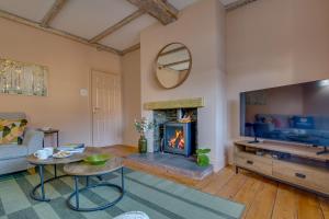 Charming Home for 10 - Perfect for Work & Leisure Stays
