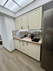 Academys Modern Apartments by Athens Urban Retreat