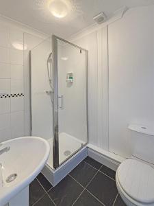 1 Bed Central Grantham - Sleeps 4 - Garden - Amaya Two - Free Gym Access