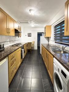 1 Bed Central Grantham - Sleeps 4 - Garden - Amaya Two - Free Gym Access