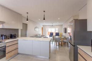 Group House 2 - 1 On York