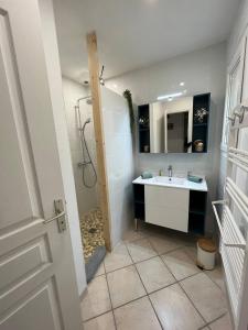 Maisons de vacances Le 4 Maison de charme proche de la plage wifi : photos des chambres