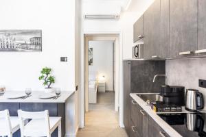 5 stars flat, next to subway, 3 stops to duomo, AC & Wi-fi