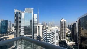 Keyrock Living - Studio with Burj Khalifa View