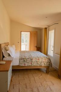 Villas Idyllic Riverside Provencal Farmhouse : photos des chambres