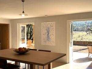 Villas Idyllic Riverside Provencal Farmhouse : photos des chambres