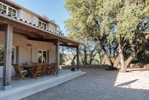Villas Idyllic Riverside Provencal Farmhouse : photos des chambres