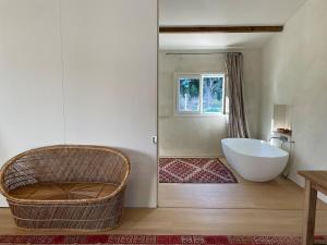 Villas Idyllic Riverside Provencal Farmhouse : photos des chambres