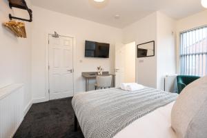 Private ensuite rooms with kitchen access by Irwell Stays
