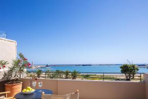 Chryssi Seafront Living, 03 Suite, right on the beach in Rethymno!