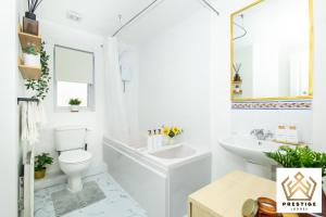 Manchester Home - City Centre - Parking - Full Kitchen - M60