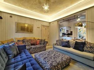 The Camden Chic Townhouse - accommodates 14 guests