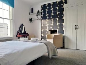 The Camden Chic Townhouse - accommodates 14 guests