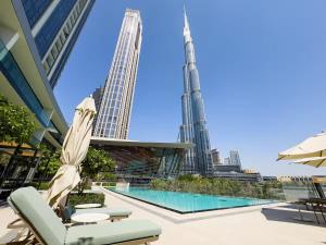 Stunning 1BR Burj View from Infinity Pool - 4-star hotels in Dubai