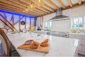 The Dairy Cottage with hot tub & pizza oven